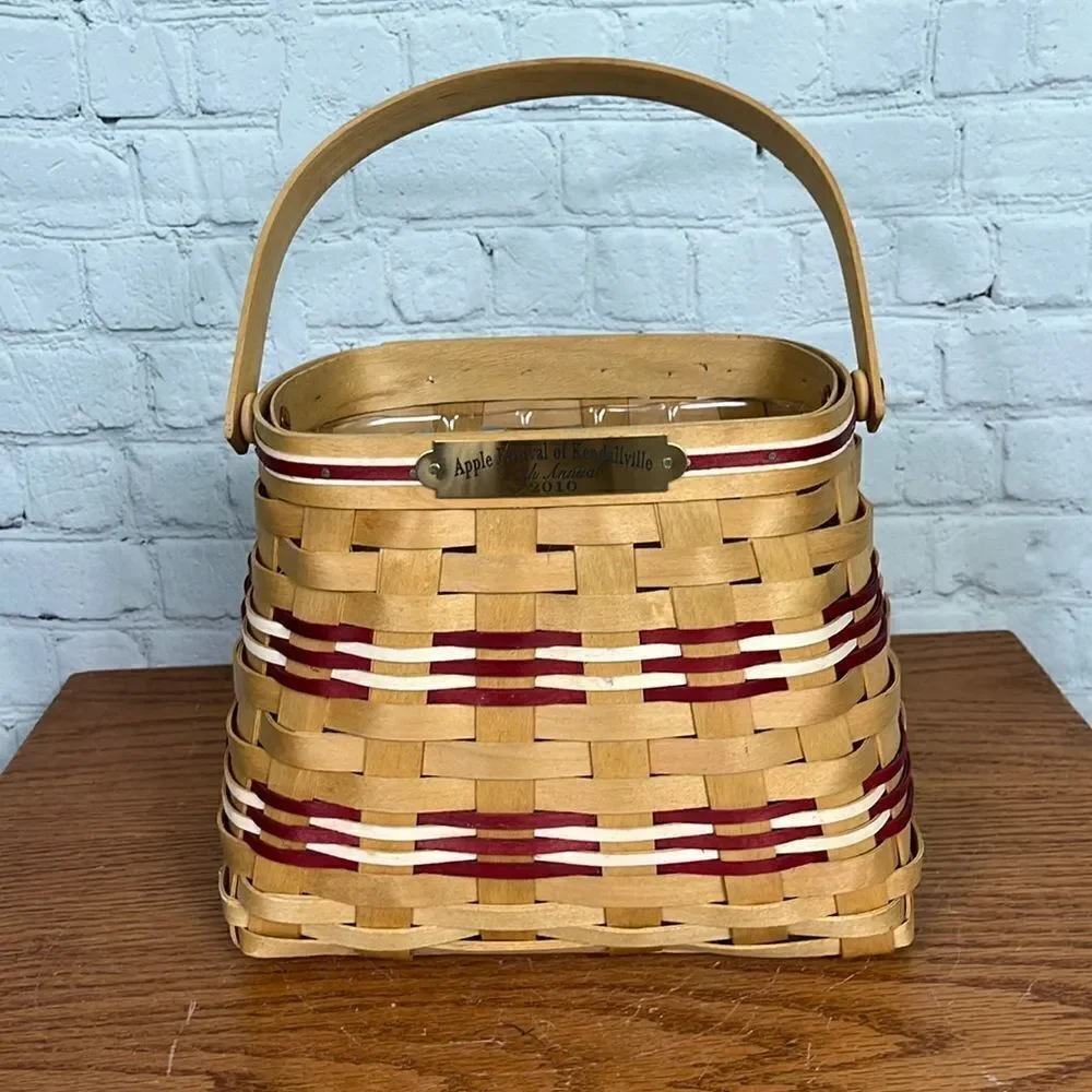 American traditions apple basket from 2010 plastic liner natural, red & white